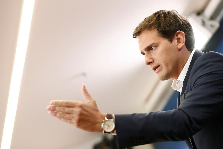 Ciudadanos pide al Defensor del Pueblo el amparo para los catalanes "indefensos" ante Torra Ciudadanos pide al Defensor del Pueblo el amparo para los catalanes "indefensos" ante Torra