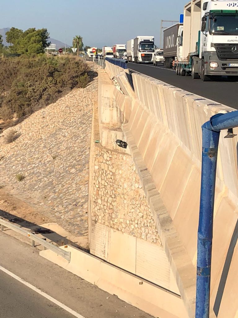 Un hombre ha fallecido y dos mujeres han resultado heridas en un accidente de tráfico en la A-7 a la altura de Crevillent Un hombre ha fallecido y dos mujeres han resultado heridas en un accidente de tráfico en la A-7 a la altura de Crevillent
