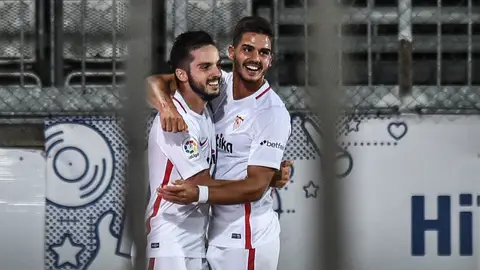 Sarabia celebra con André Silva su gol contra el Sigma Olomouc Sarabia celebra con André Silva su gol contra el Sigma Olomouc