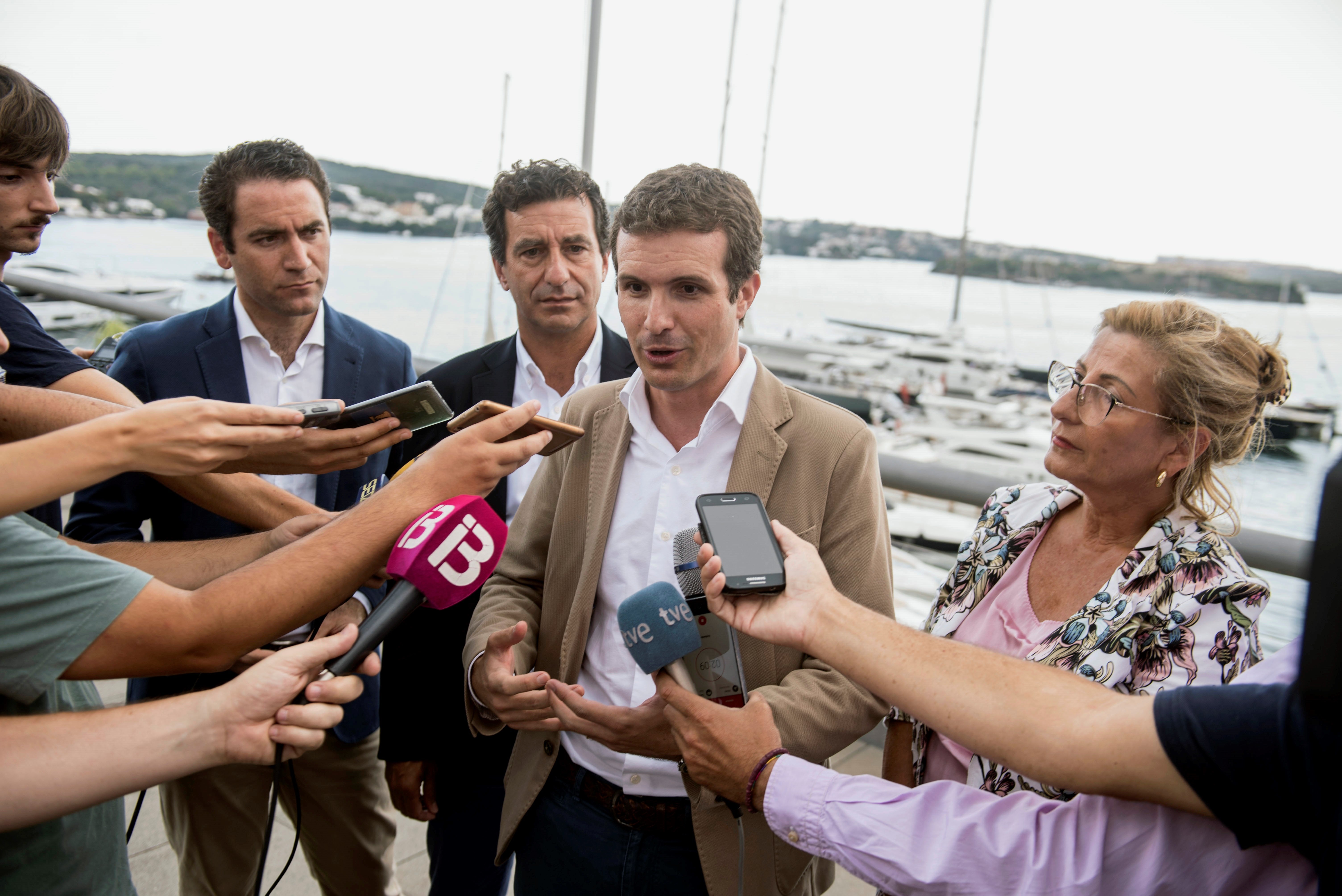 Casado pide la comparecencia de la ministra de Justicia en el Congreso por el "desamparo" a Llarena Casado pide la comparecencia de la ministra de Justicia en el Congreso por el "desamparo" a Llarena