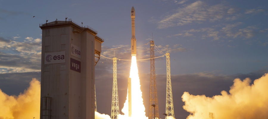 Despegue del cohete Vega con el satélite Earth Explorer Aeolus Despegue del cohete Vega con el satélite Earth Explorer Aeolus