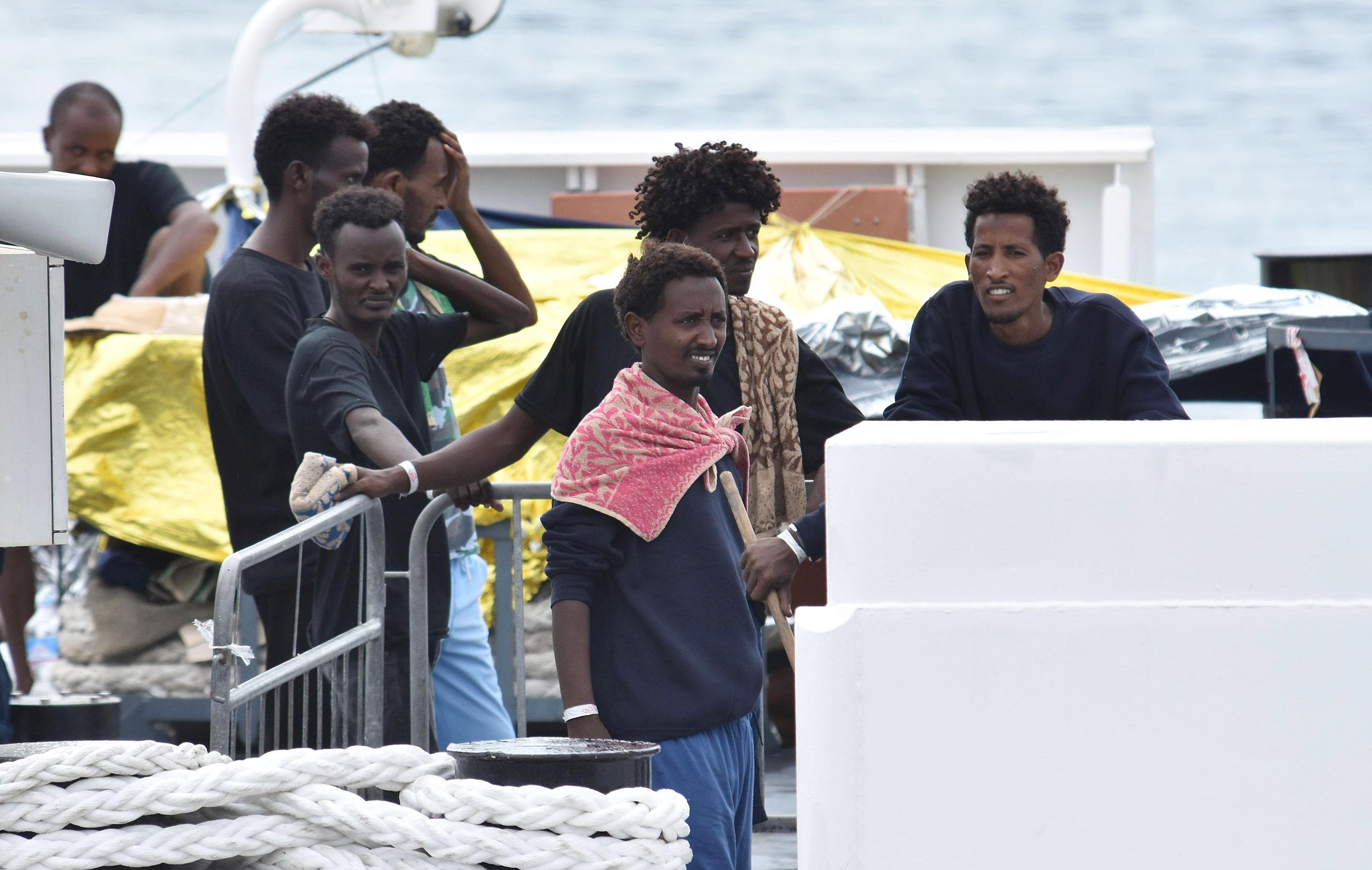 Médicos australianos advierten de una "emergencia humanitaria" en un centro de detención de inmigrantes en el Pacífico Médicos australianos advierten de una "emergencia humanitaria" en un centro de detención de inmigrantes en el Pacífico