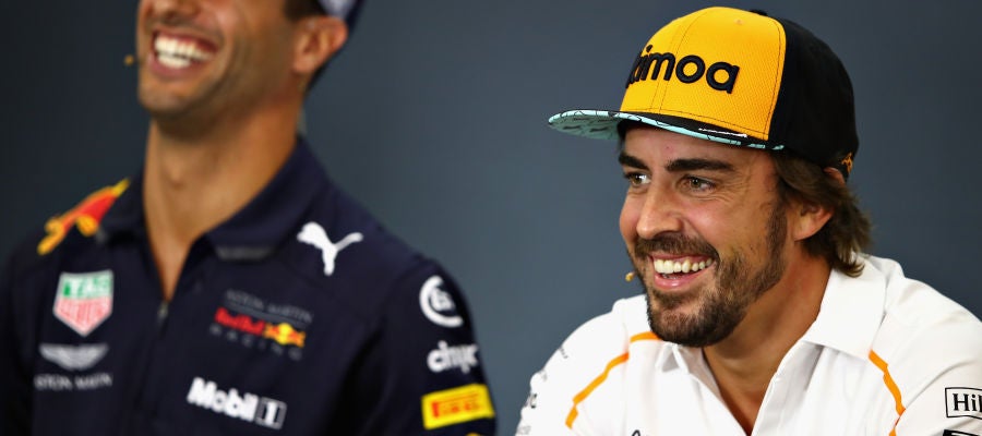 Fernando Alonso, junto a Ricciardo en sala de prensa Fernando Alonso, junto a Ricciardo en sala de prensa