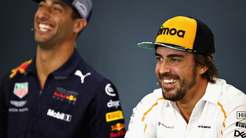 Fernando Alonso, junto a Ricciardo en sala de prensa