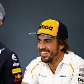 Fernando Alonso, junto a Ricciardo en sala de prensa