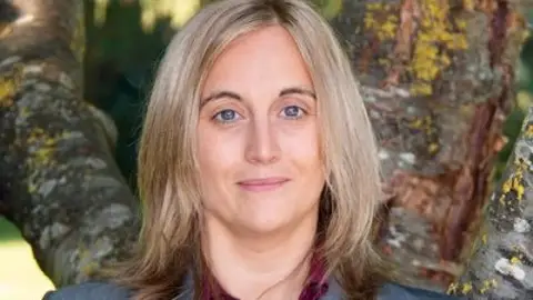 Ana Lazcano AM Consultores - Mix Creativos