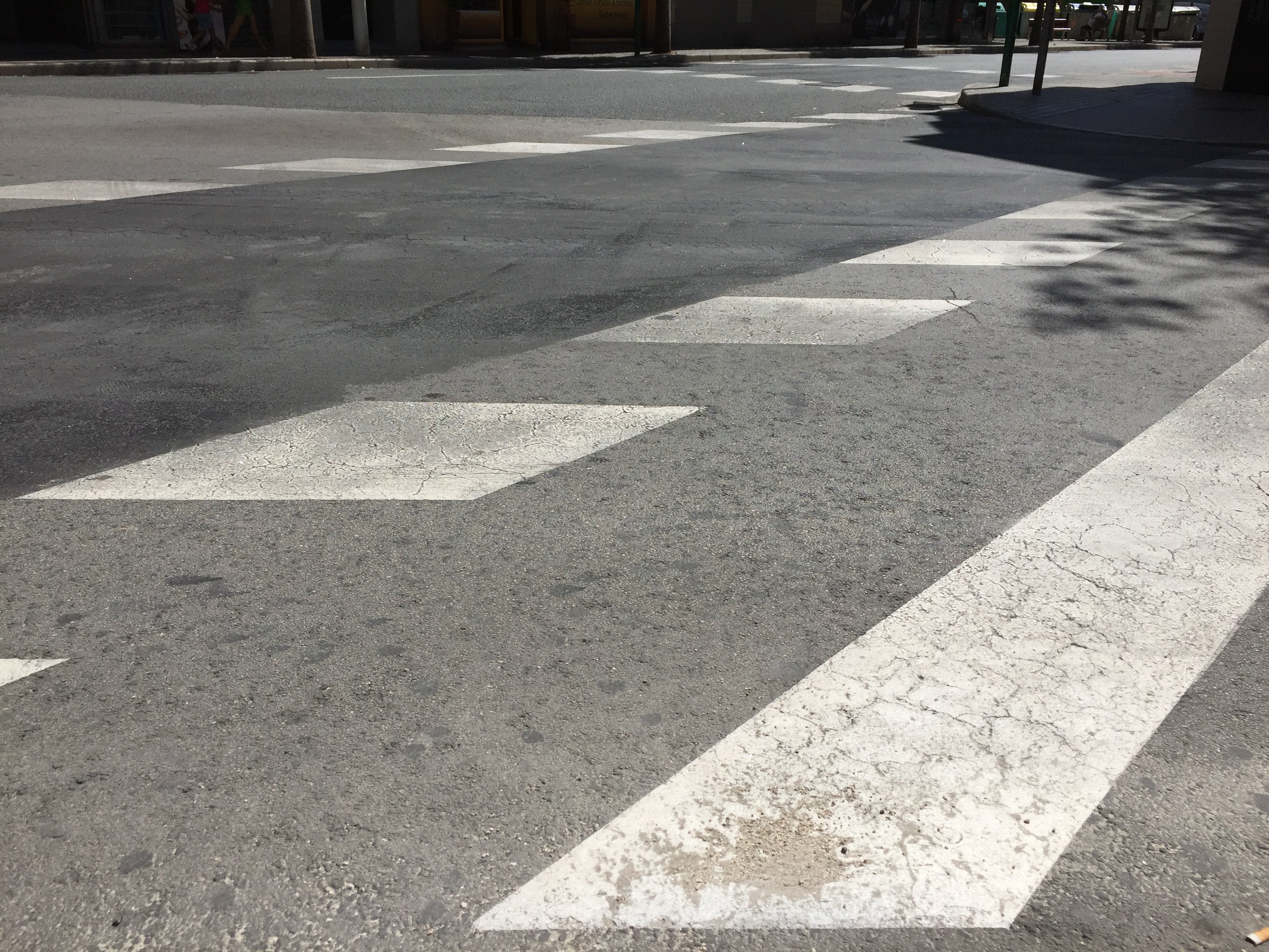 Ilicitanos por Elche denuncia el deterioro de la señalización horizontal tras su repintado en julio Ilicitanos por Elche denuncia el deterioro de la señalización horizontal tras su repintado en julio