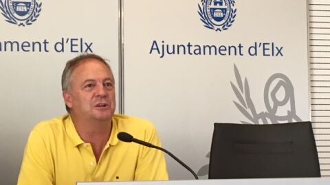 El concejal Carlos S&aacute;nchez compareciendo en rueda de prensa.