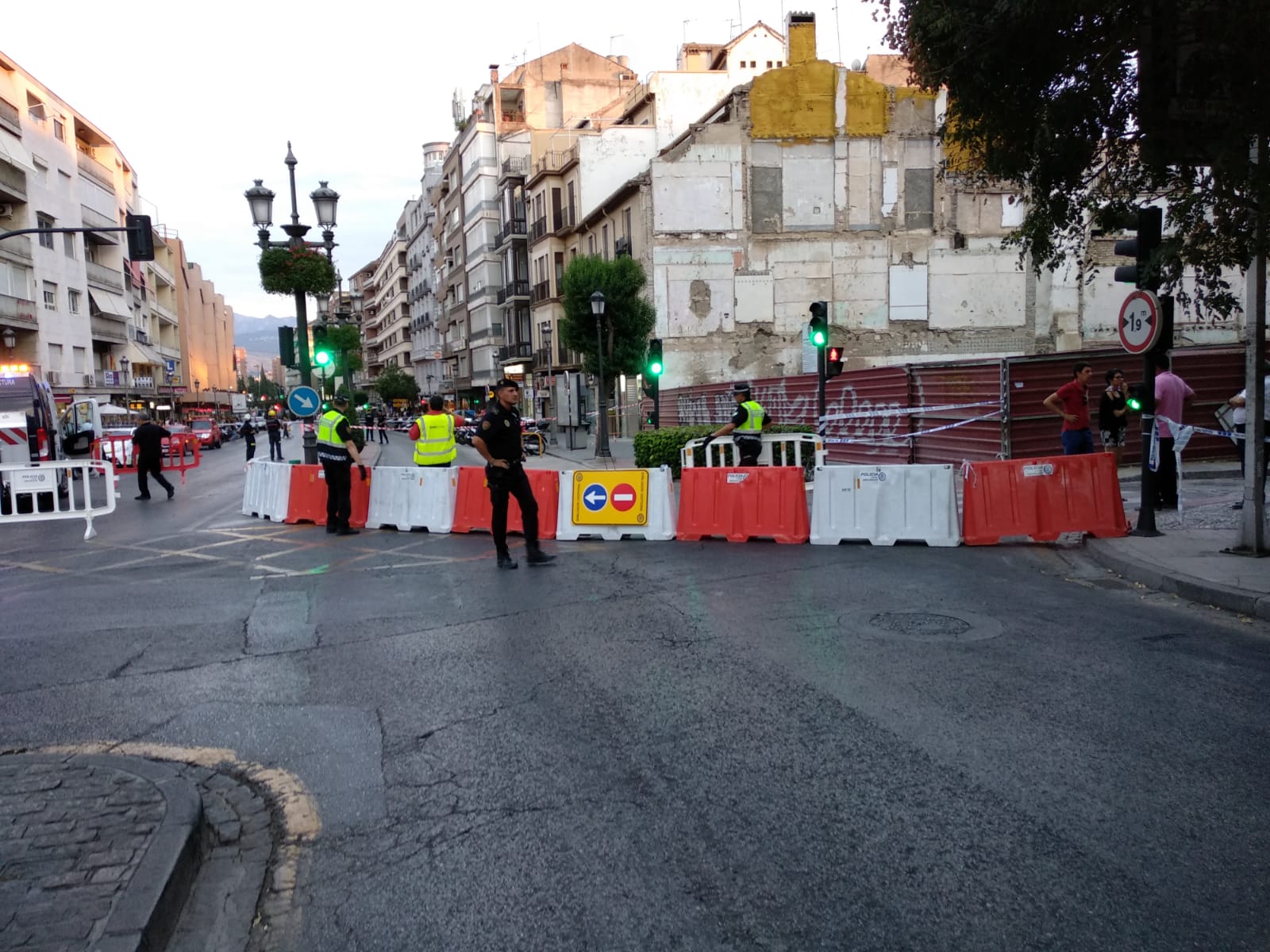 Cortes de tráfico en el centro de Granada Cortes de tráfico en el centro de Granada