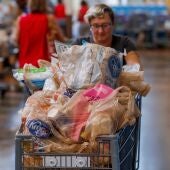 La mayor cadena de supermercados de Estados Unidos retirará las bolsas de plástico de sus tiendas