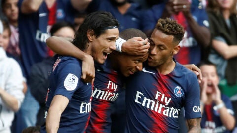 Cavani, Mbappe y Neymar celebran un gol