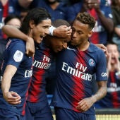 Cavani, Mbappe y Neymar celebran un gol
