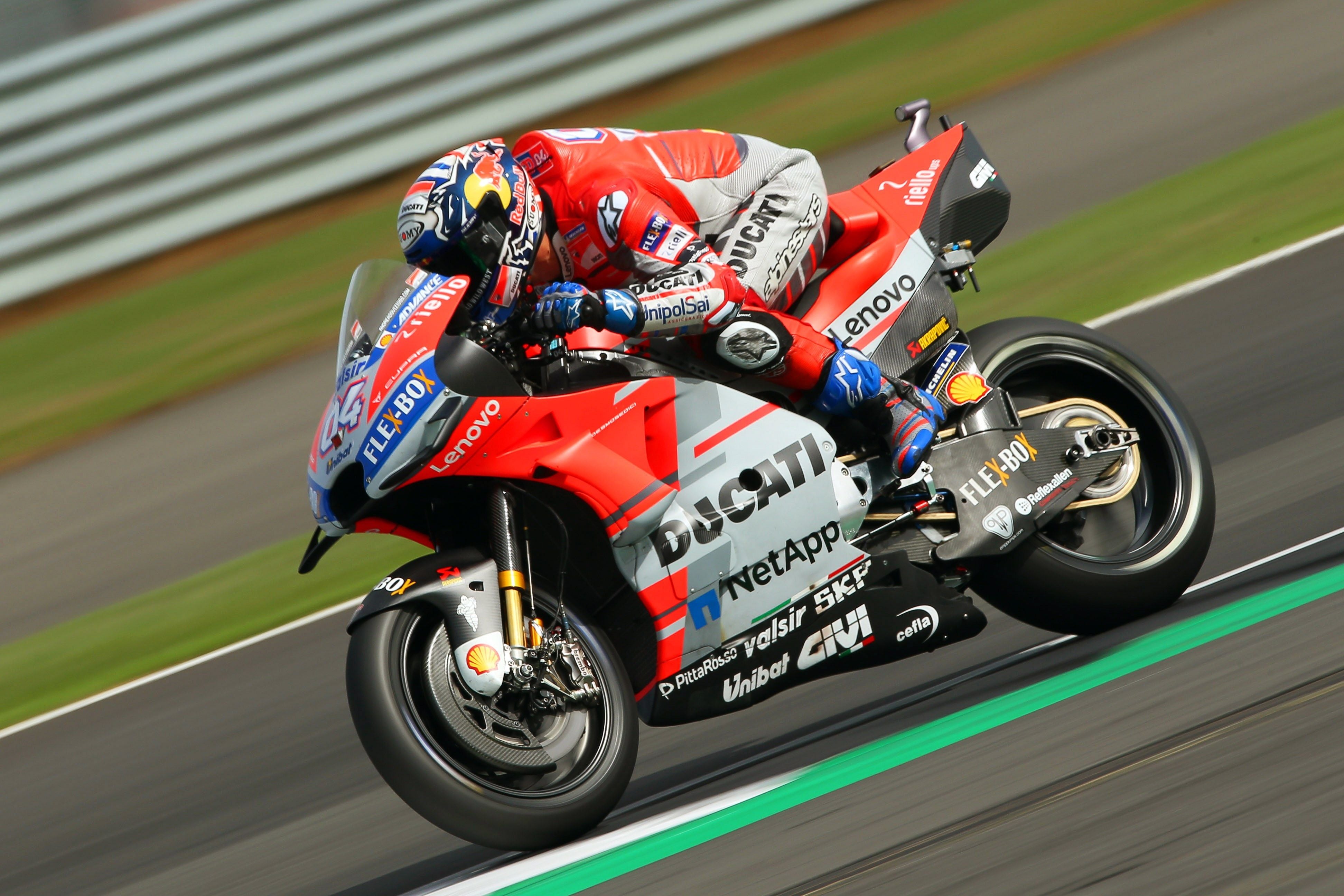 Jorge Lorenzo logra la pole en Silverstone con Marc Márquez en quinta posición Jorge Lorenzo logra la pole en Silverstone con Marc Márquez en quinta posición