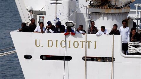 En la imagen los migrantes en el 'Diciotti'