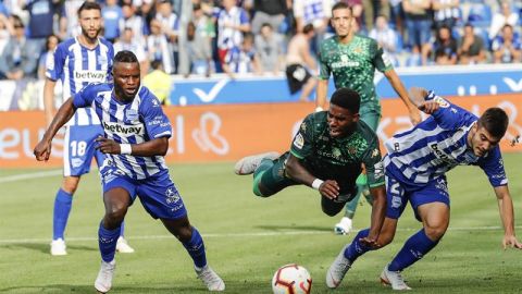 El defensa dominicano del Betis, Junior Firpo.