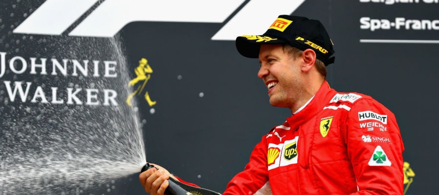 Vettel celebra la victoria en Spa Vettel celebra la victoria en Spa