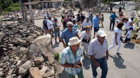 Vecinos afectados por la explosi&oacute;n de Tui