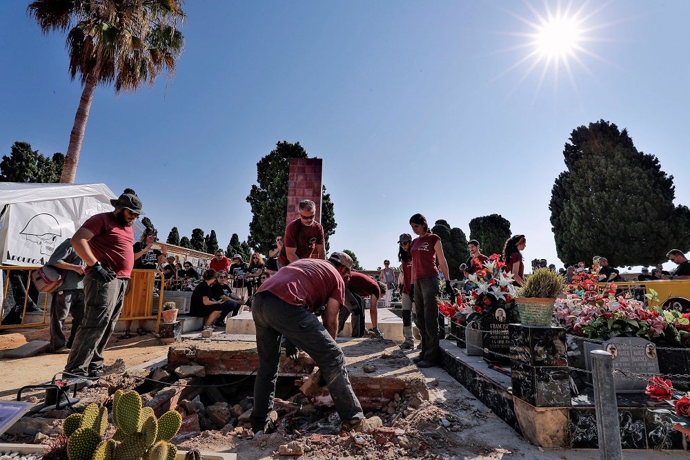El Grupo de Recuperación de la Memoria Histórica recuerda que se deben agilizar las exhumaciones en la Comunitat Valenciana El Grupo de Recuperación de la Memoria Histórica recuerda que se deben agilizar las exhumaciones en la Comunitat Valenciana