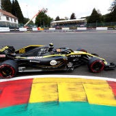 Carlos Sainz, rodando con su Renault en Spa