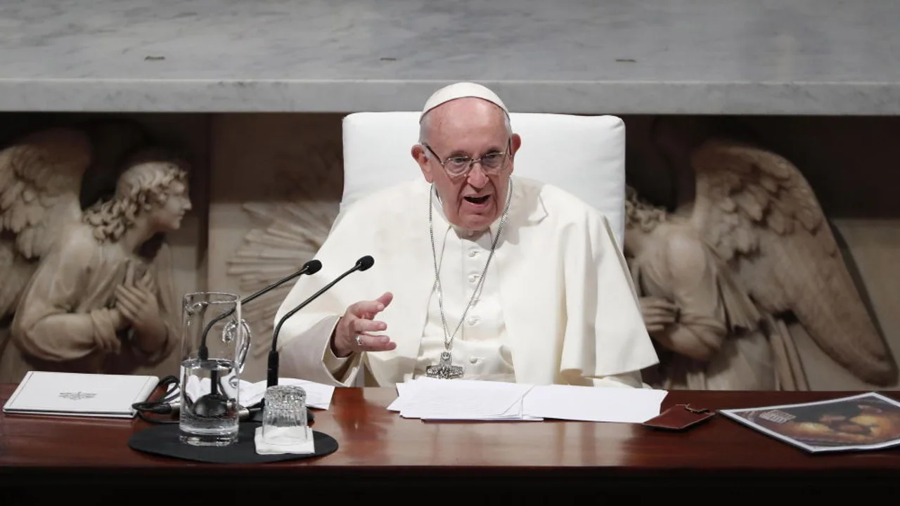 Noticias Fin de Semana (26-08-18) Un ex alto cargo del Vaticano acusa al papa Francisco de ser conocedor de los abusos sexuales del cardenal McCarrick
