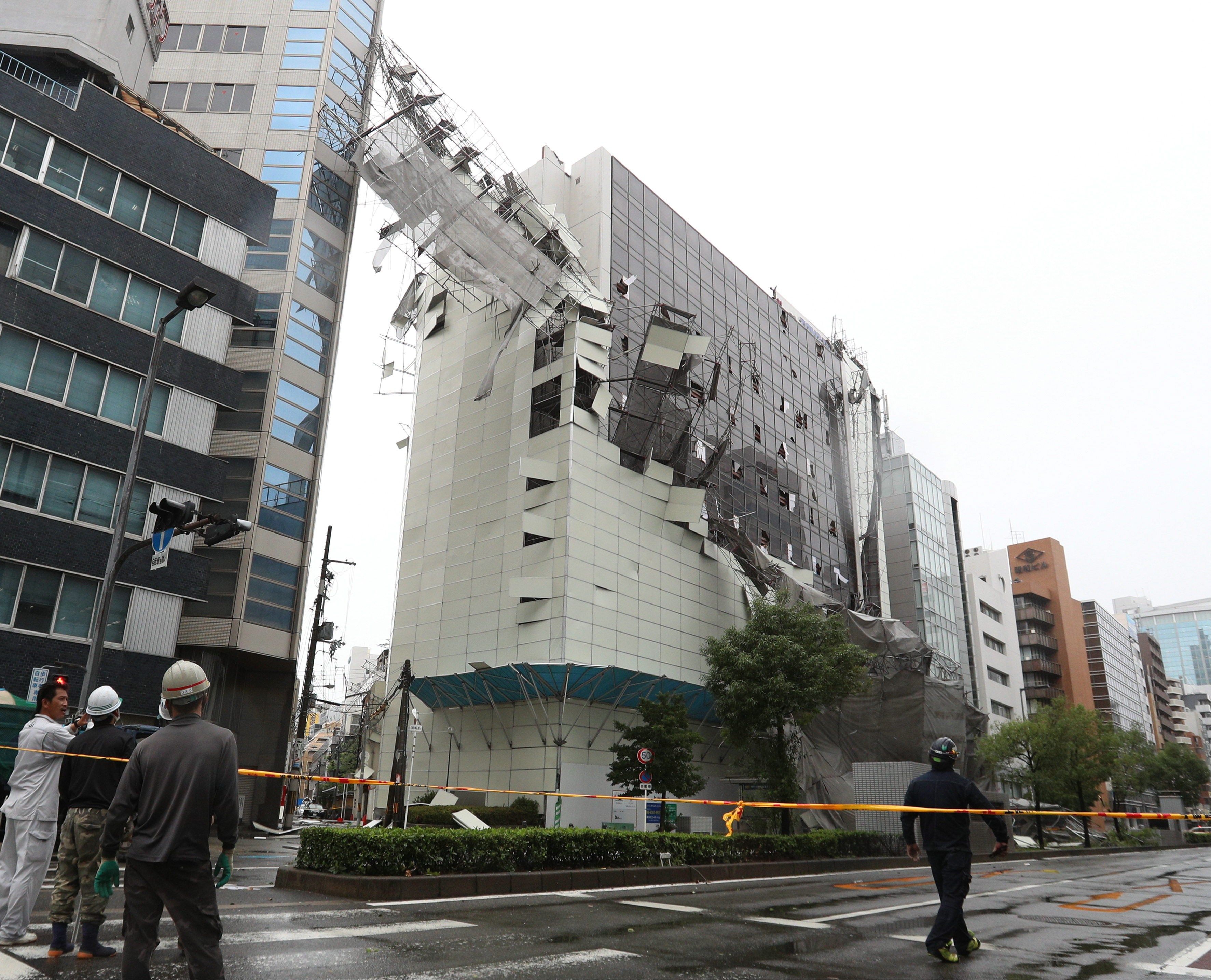 Mueren diez personas y más de 300 resultan heridas a causa del paso del tifón 'Jebi' por Japón Mueren diez personas y más de 300 resultan heridas a causa del paso del tifón 'Jebi' por Japón
