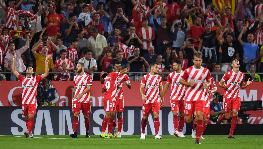 Los jugadores del Girona celebran un gol