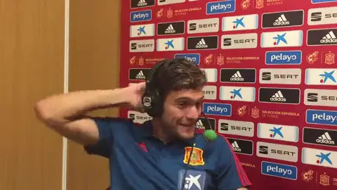 Tercera generación Alonso en la Selección: "A mi padre le gusta seguirme y venir a los partidos" Tercera generación Alonso en la Selección: "A mi padre le gusta seguirme y venir a los partidos"