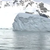El iceberg gigante A68 está rotando y podría colisionar con la Antártida El iceberg gigante A68 está rotando y podría colisionar con la Antártida