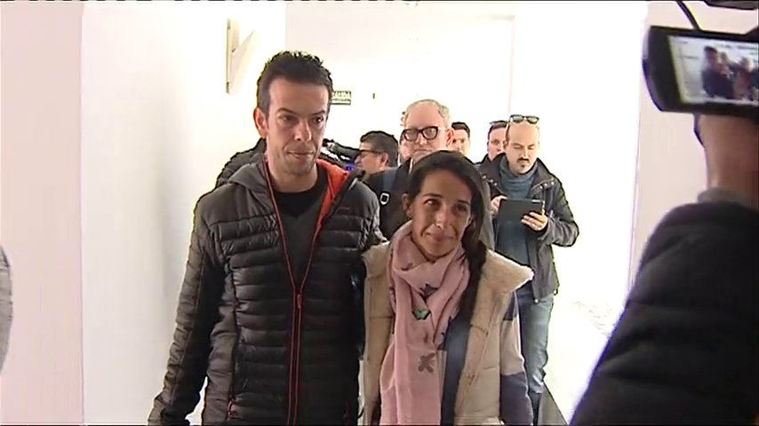 Los padres de Gabriel Cruz entregan donaciones valoradas en 12.572 euros Los padres de Gabriel Cruz entregan donaciones valoradas en 12.572 euros