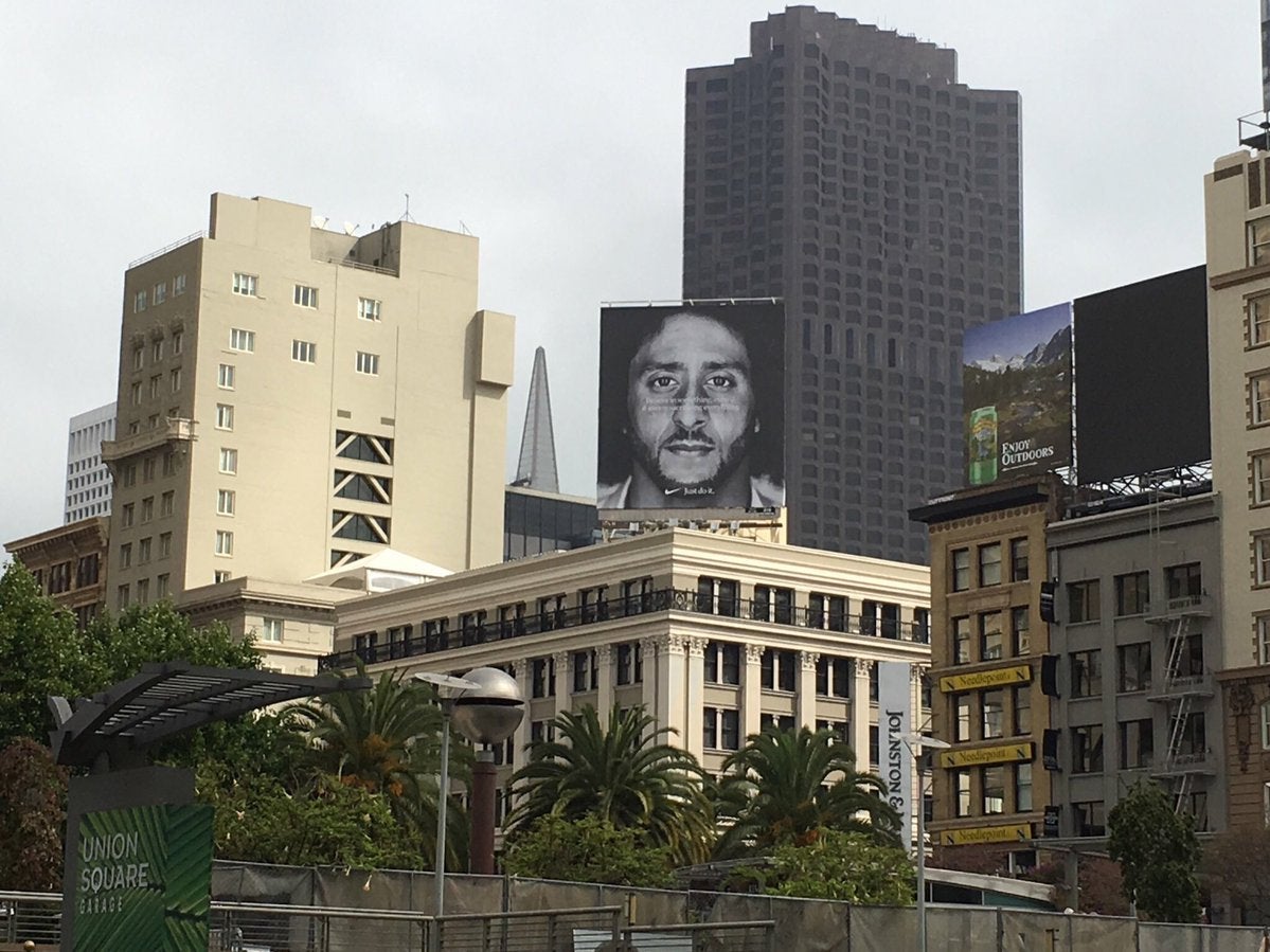 Las luces y sombras del anuncio de Kaepernick: quema de productos de Nike y publicidad por valor de 43 millones Las luces y sombras del anuncio de Kaepernick: quema de productos de Nike y publicidad por valor de 43 millones