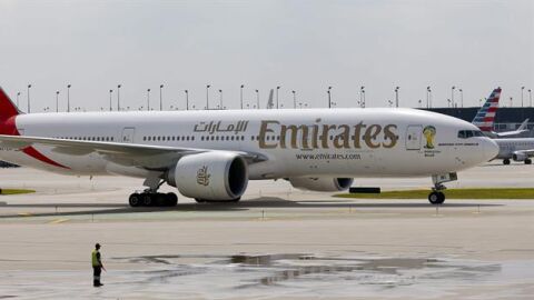 El vuelo, de la compa&ntilde;&iacute;a Emirates, aterriz&oacute; en Nueva York alrededor de las 9.10 hora local (13.10 GMT) con unas 500 personas a bordo