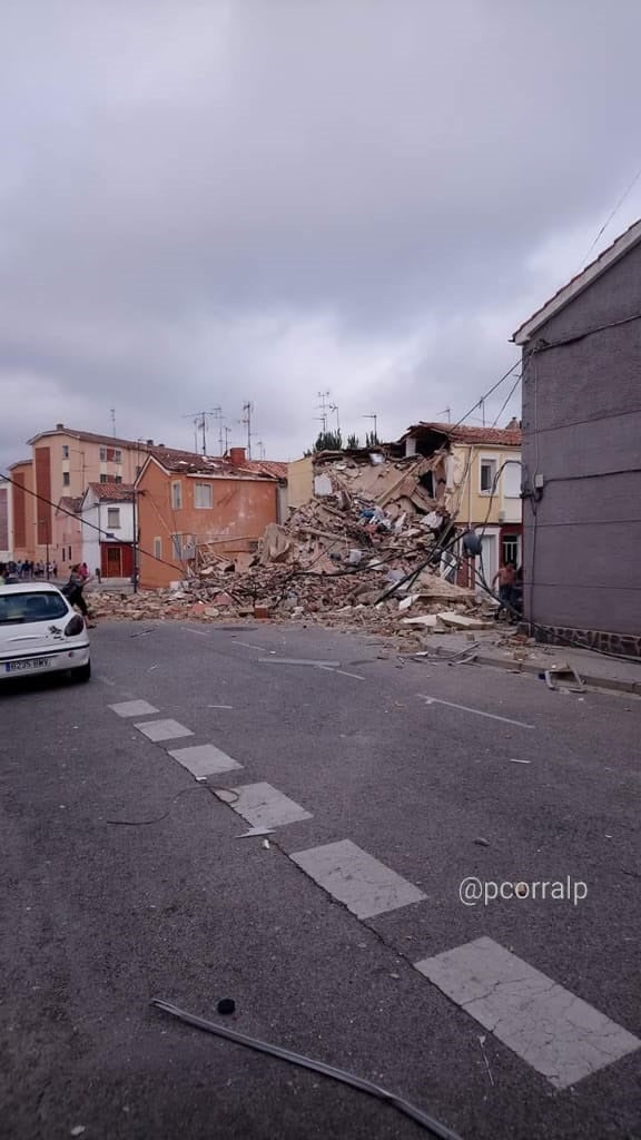 Al menos dos heridos en una explosión de gas en una vivienda de Burgos Al menos dos heridos en una explosión de gas en una vivienda de Burgos