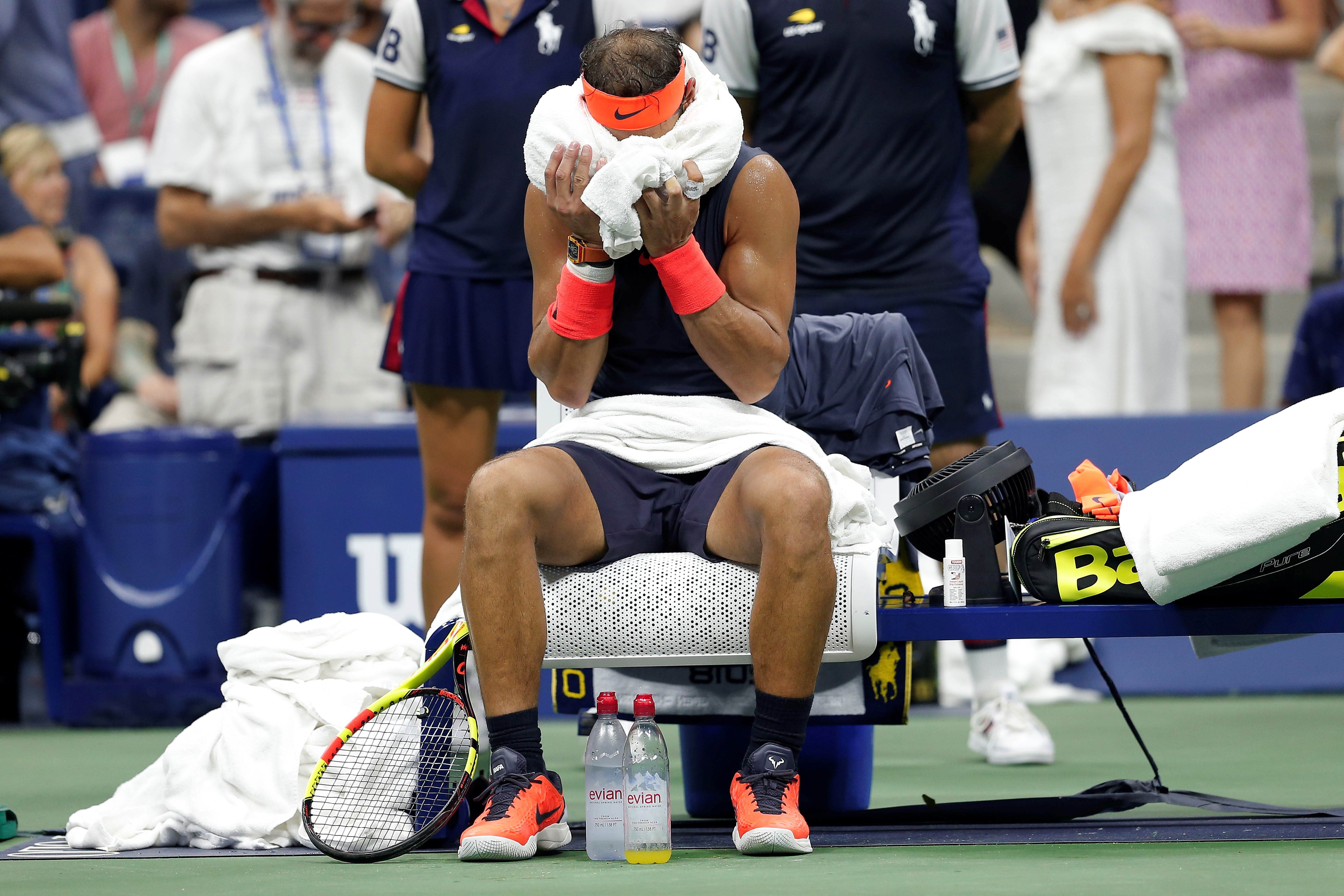 Un chaleco de hielo y un ventilador, los métodos de Nadal para luchar contra el calor en el US Open Un chaleco de hielo y un ventilador, los métodos de Nadal para luchar contra el calor en el US Open