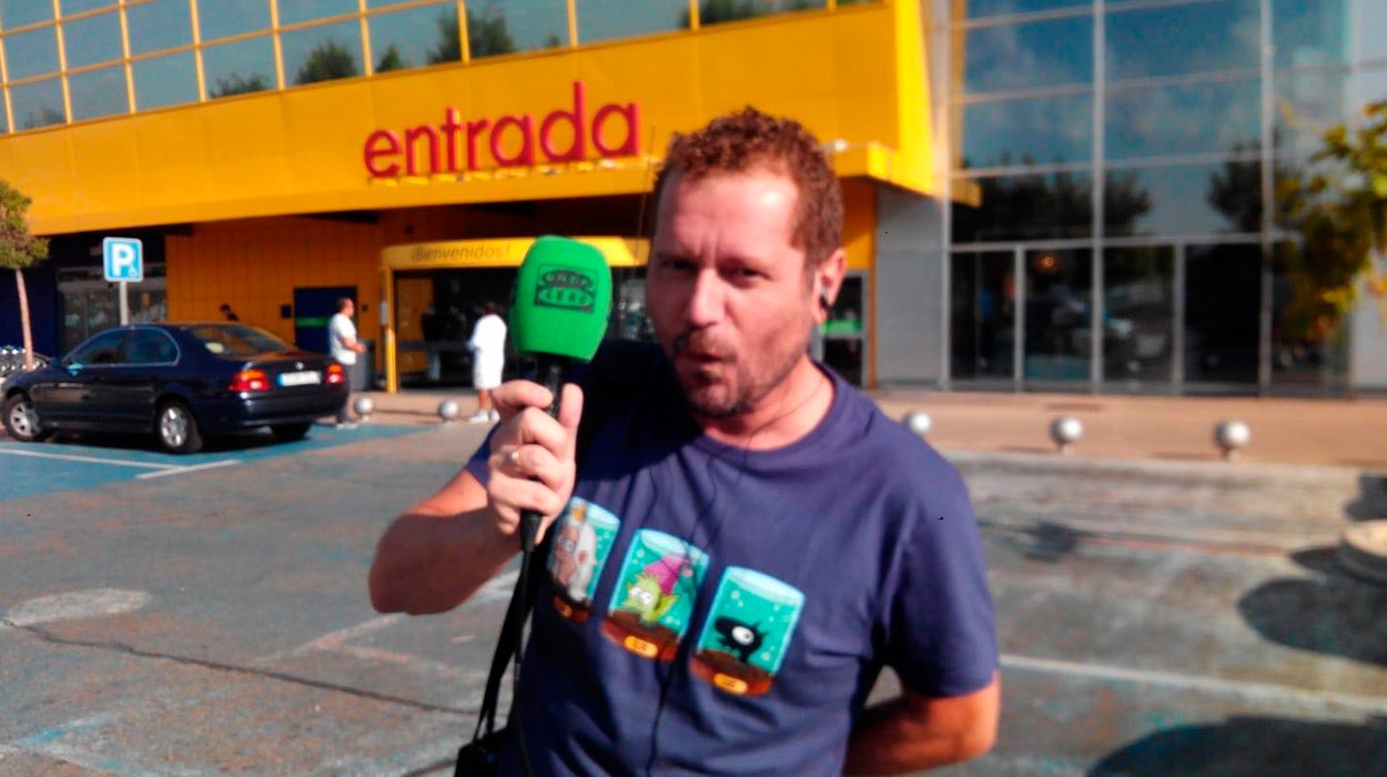 El monaguillo se pasa al reporterismo en Más de uno El monaguillo se pasa al reporterismo en Más de uno