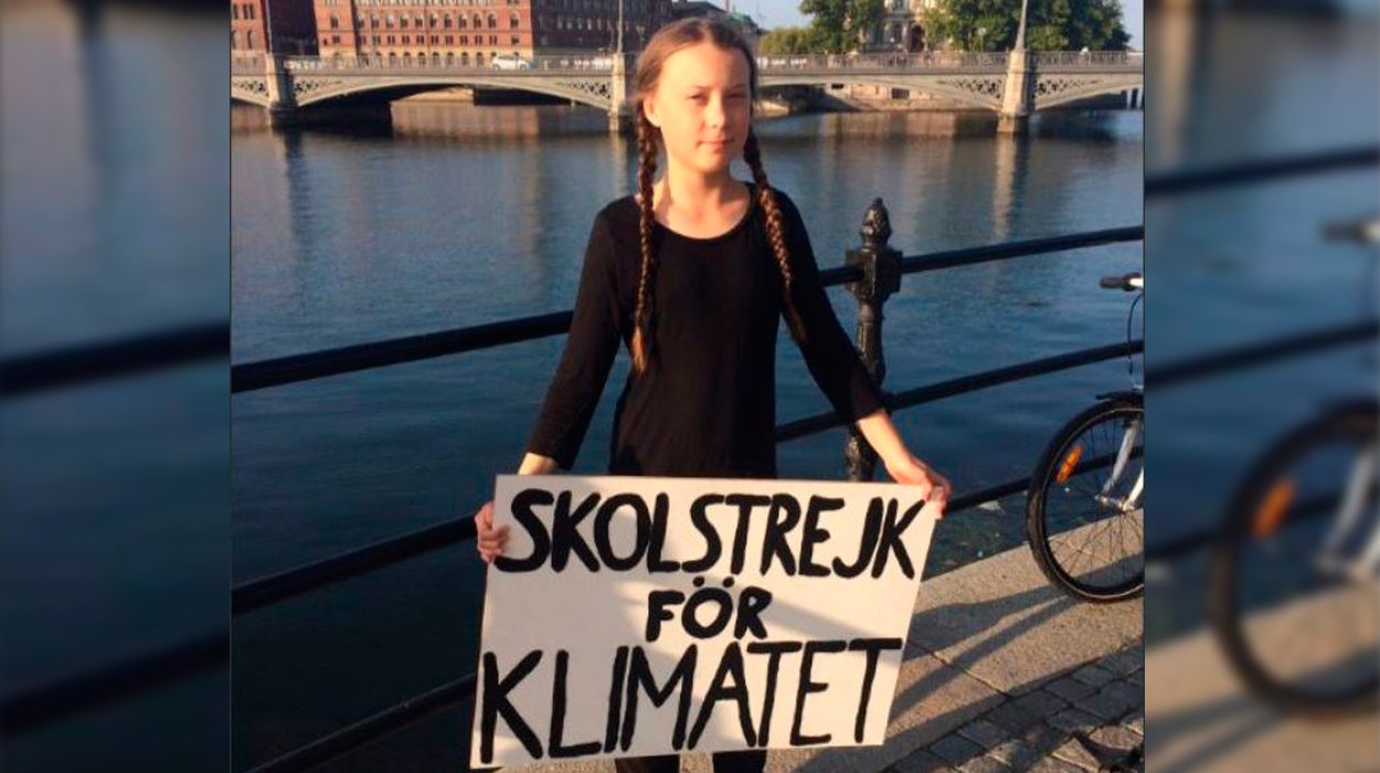 Una joven de 15 años inicia una huelga frente al Parlamento sueco para luchar contra el cambio climático Una joven de 15 años inicia una huelga frente al Parlamento sueco para luchar contra el cambio climático