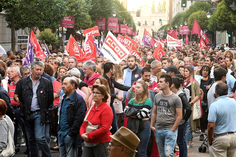 La tertulia: ¿Cómo afecta la globalización a las empresas internacionales en España? La tertulia: ¿Cómo afecta la globalización a las empresas internacionales en España?