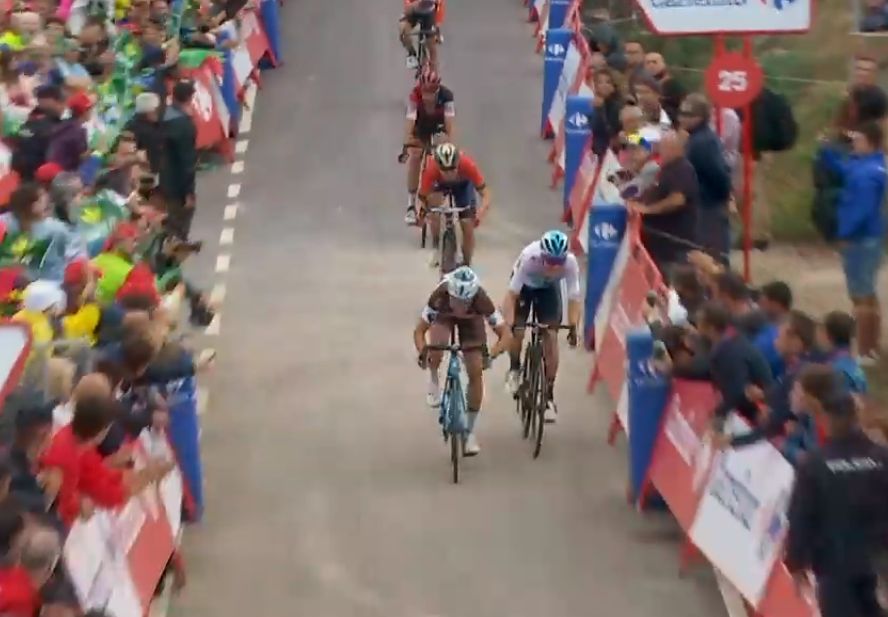 Vuelve a escuchar el final de la Etapa 12 de la Vuelta a España narrada por Javier Ares Vuelve a escuchar el final de la Etapa 12 de la Vuelta a España narrada por Javier Ares