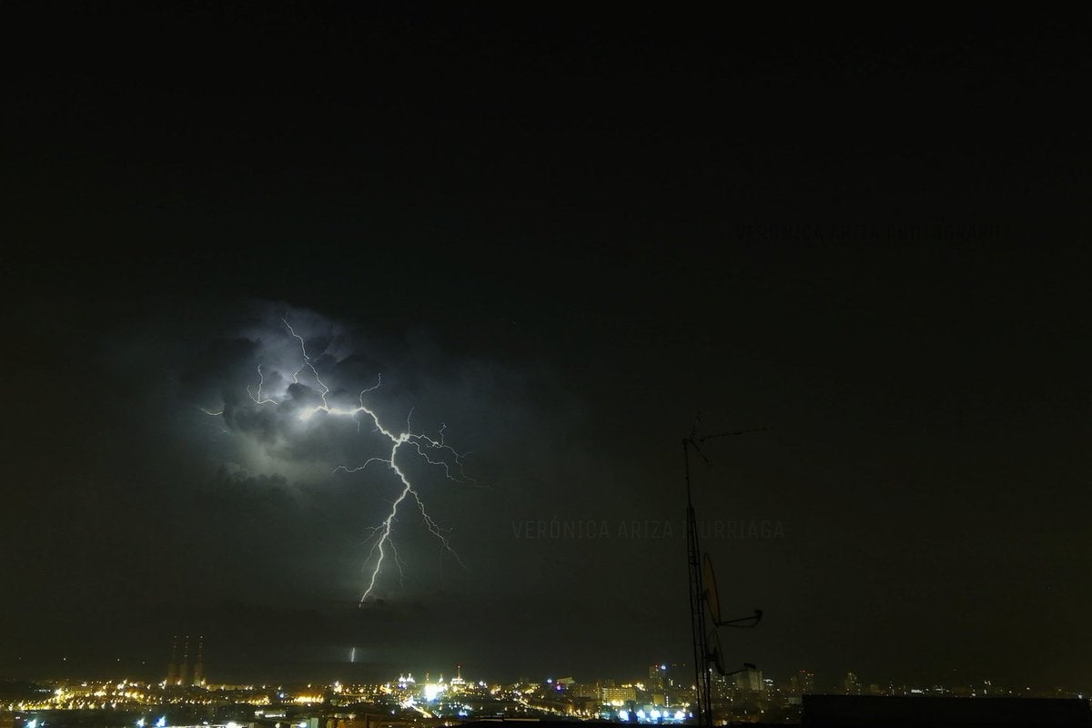 Roberto Brasero: "Quizás en la tecnología futura podremos recoger la potencia eléctrica de los rayos" Roberto Brasero: "Quizás en la tecnología futura podremos recoger la potencia eléctrica de los rayos"