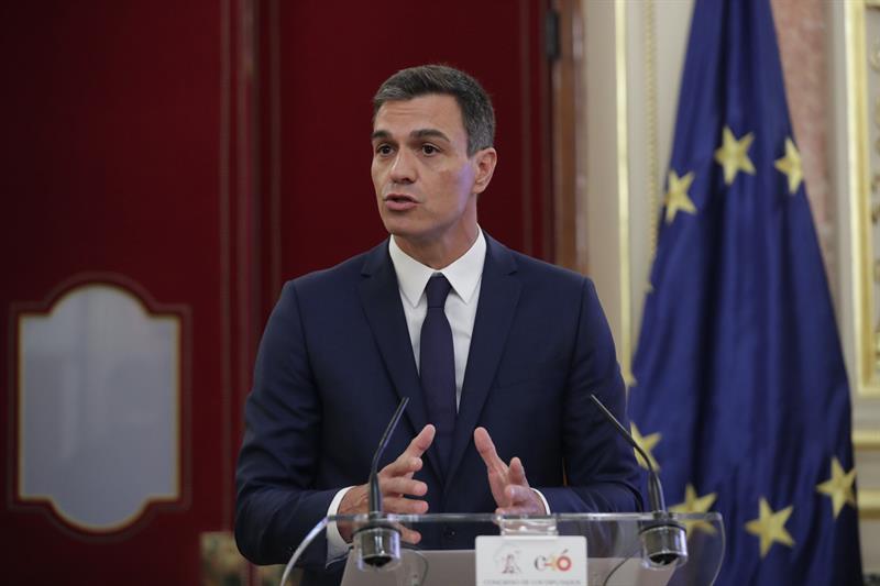 Pedro Sánchez: "A la Constitución se la honra cumpliéndola y haciéndola cumplir" Pedro Sánchez: "A la Constitución se la honra cumpliéndola y haciéndola cumplir"