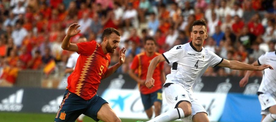 Borja Mayoral pelea un balón en el partido ante Albania Borja Mayoral pelea un balón en el partido ante Albania