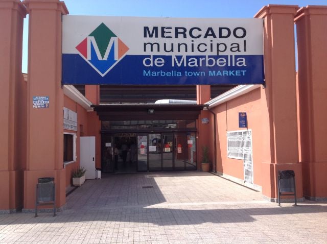 Los tenderos del mercado de Marbella denuncian el estado precario del recinto que tiene el aire acondicionado estropeado Los tenderos del mercado de Marbella denuncian el estado precario del recinto que tiene el aire acondicionado estropeado