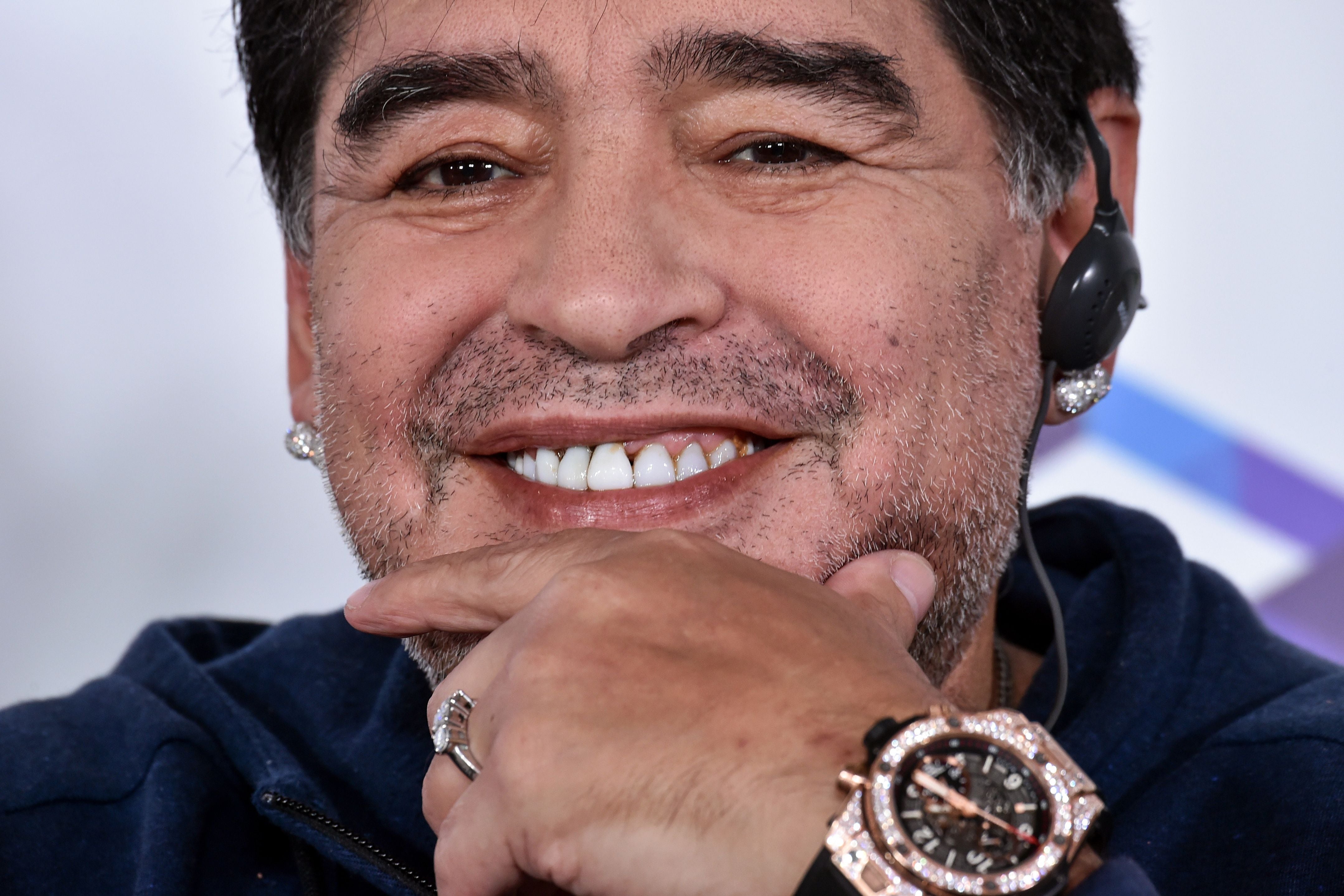 La cápsula del tiempo: ¿Qué es Maradona para los aficionados al fútbol? La cápsula del tiempo: ¿Qué es Maradona para los aficionados al fútbol?