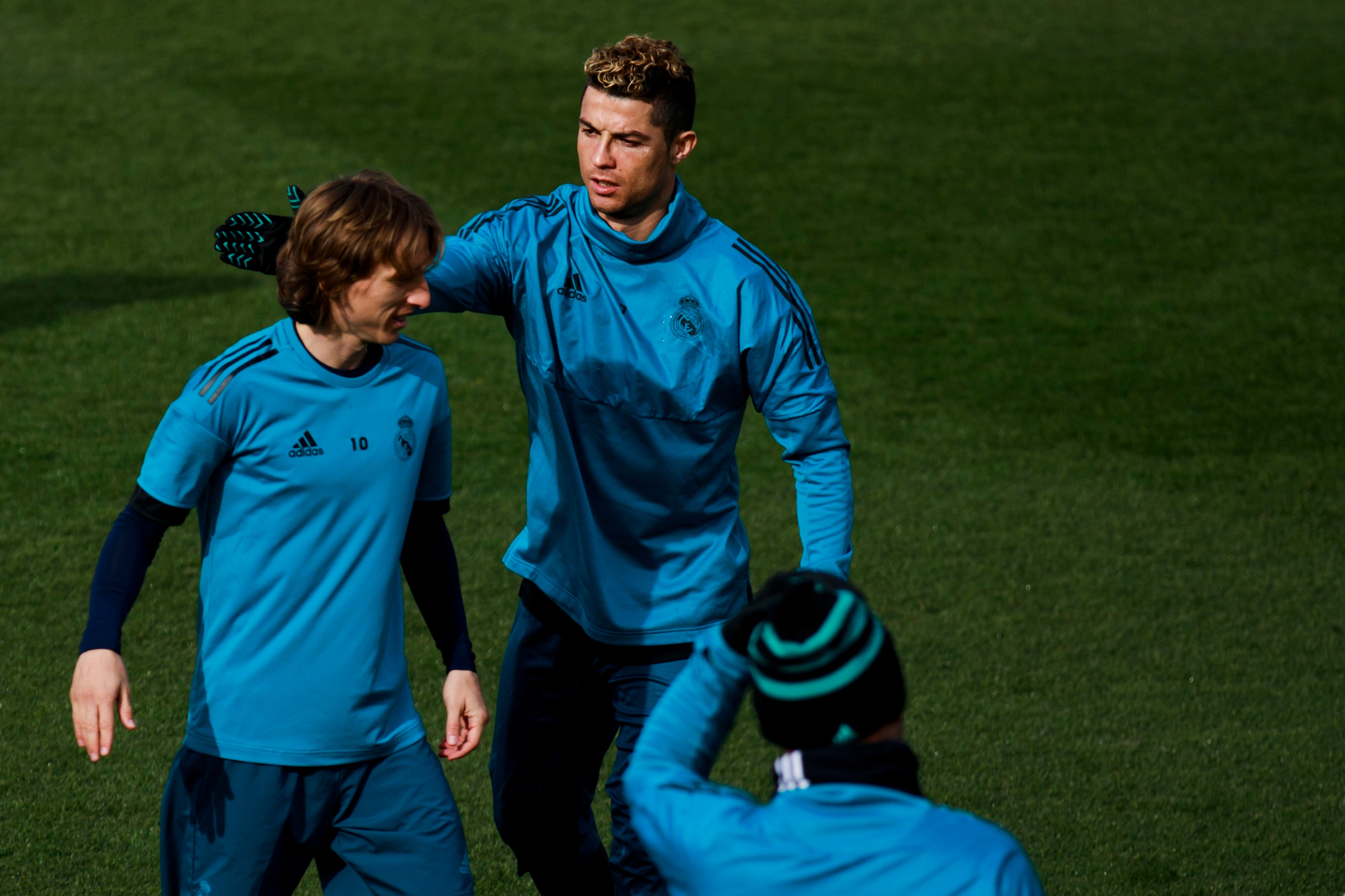Modric: "Cristiano me mandó un mensaje, me felicitó y me dijo que lo merecía" Modric: "Cristiano me mandó un mensaje, me felicitó y me dijo que lo merecía"