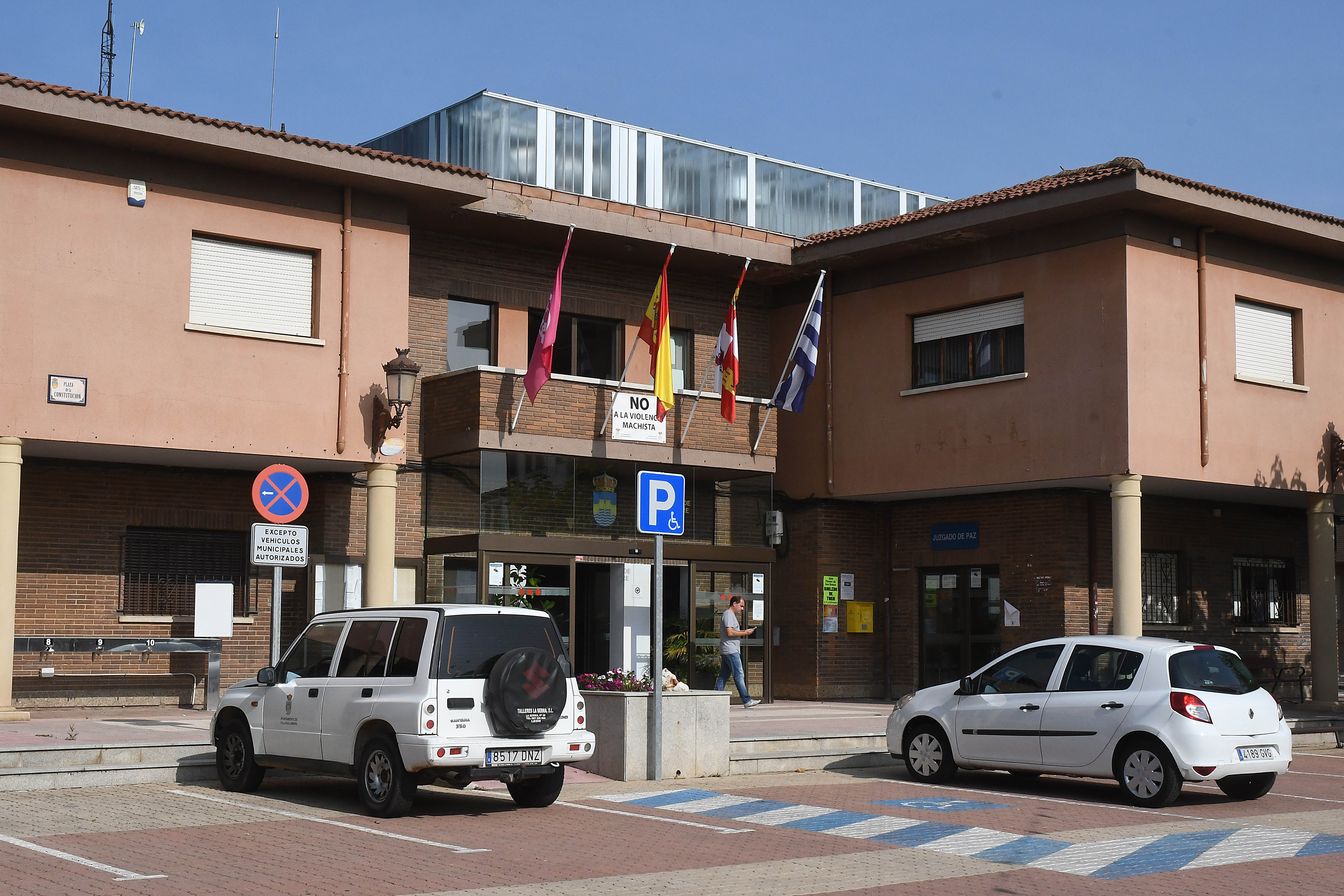 Moción de censura contra el alcalde de Villaquilambre (León) por Enredadera Moción de censura contra el alcalde de Villaquilambre (León) por Enredadera