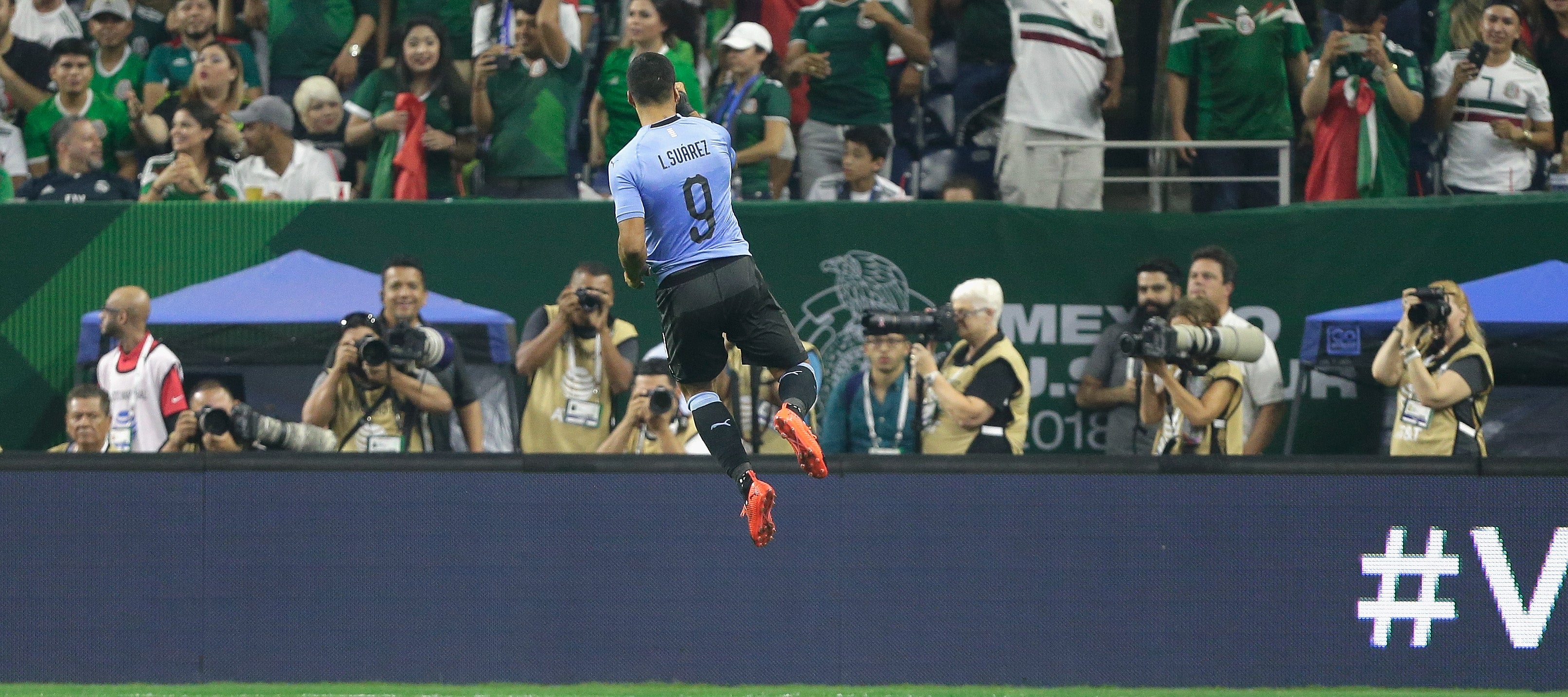Uruguay derrota a México con goleada y con doblete de Luis Suárez Uruguay derrota a México con goleada y con doblete de Luis Suárez