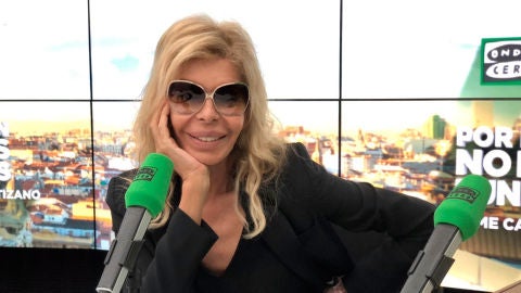 Bibiana Fern&aacute;ndez en los estudios de Onda Cero