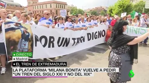 Los extremeños reclaman un tren digno en el día de su comunidad Los extremeños reclaman un tren digno en el día de su comunidad