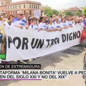Los extremeños reclaman un tren digno en el día de su comunidad