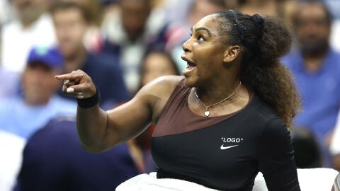 Serena Williams, enfadada con el &aacute;rbitro