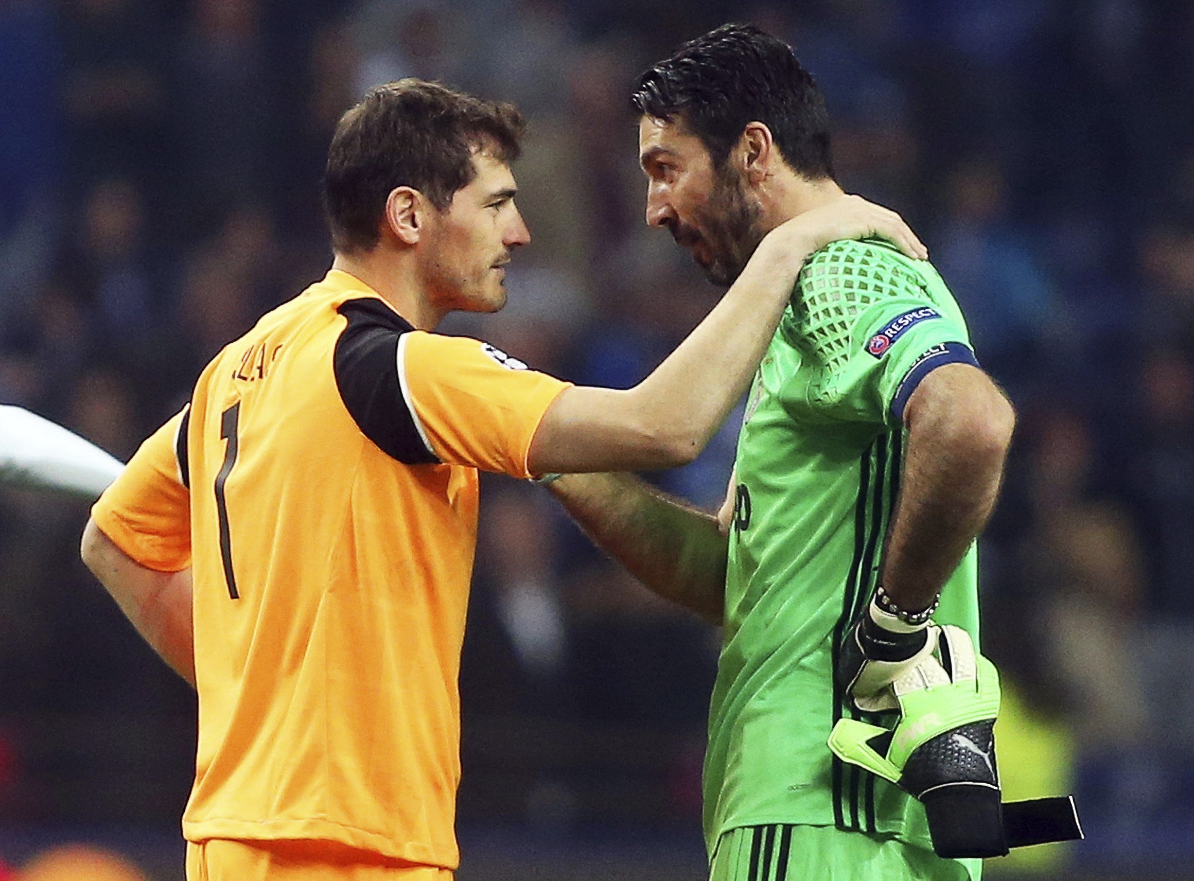 Casillas, sobre la polémica con Mourinho: "No se debe hablar más de eso, porque ya es absurdo" Casillas, sobre la polémica con Mourinho: "No se debe hablar más de eso, porque ya es absurdo"